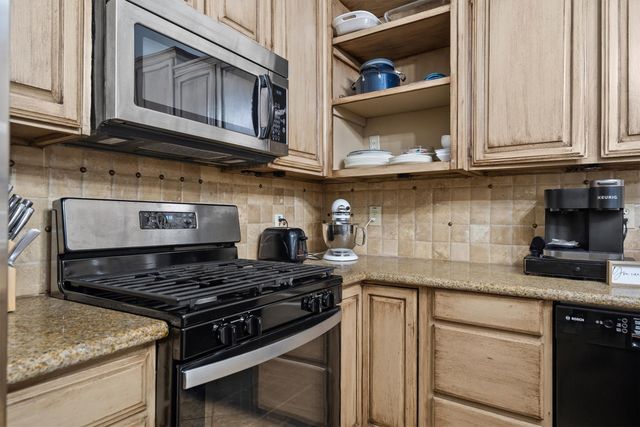 3700 Verlaine Drive, Carrollton, TX 75007