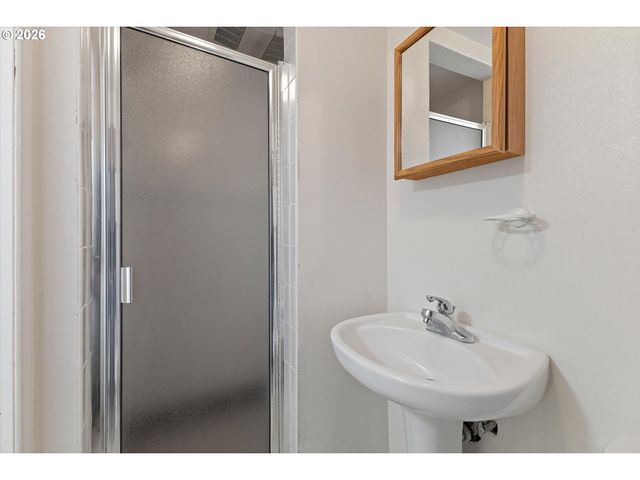 909 Se 96TH Ave, Vancouver, WA 98664