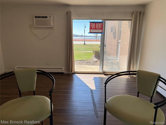 1673 Cass Lake Road, Keego Harbor, MI 48320