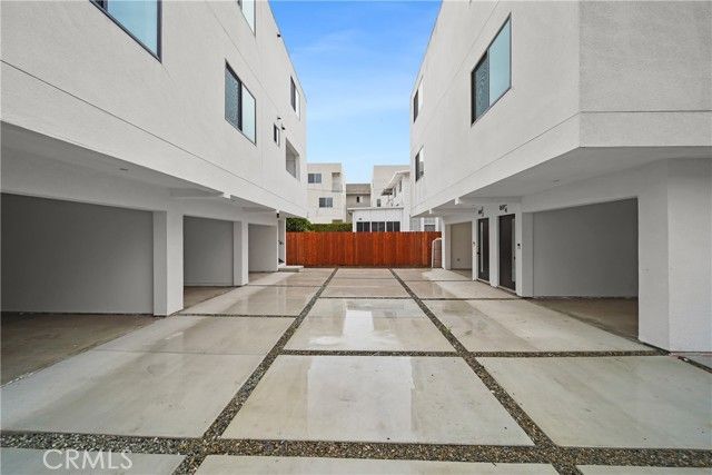 171 S Hoover, Los Angeles, CA 90004