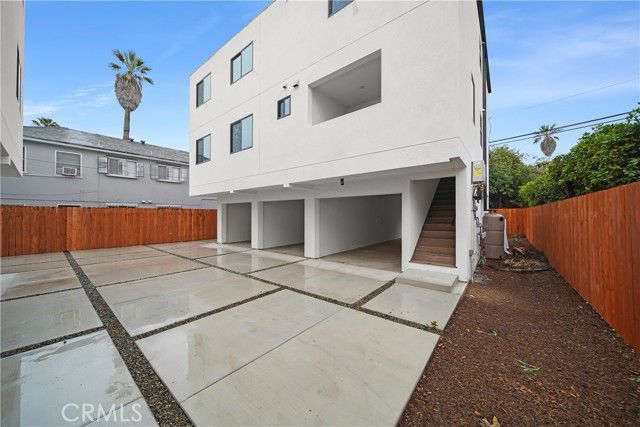 171 S Hoover, Los Angeles, CA 90004