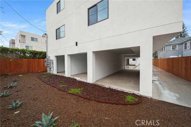 171 S Hoover, Los Angeles, CA 90004