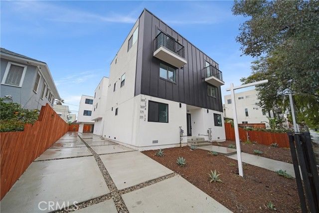 171 S Hoover, Los Angeles, CA 90004