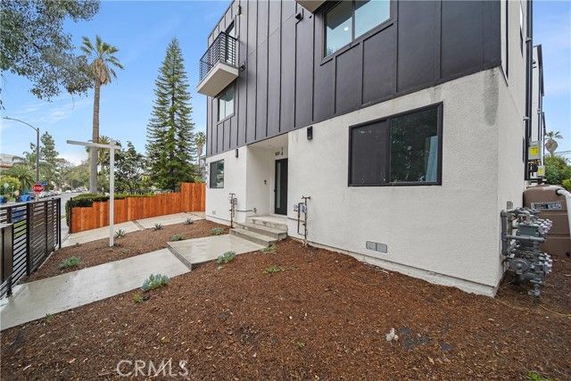 171 S Hoover, Los Angeles, CA 90004