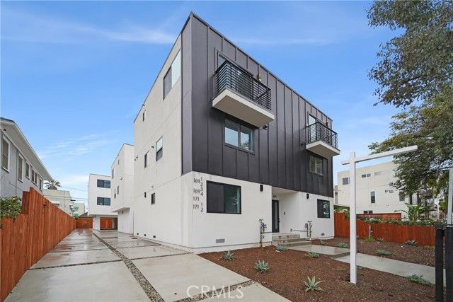 171 S Hoover, Los Angeles, CA 90004