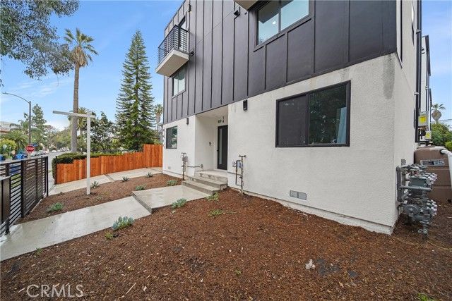 171 S Hoover, Los Angeles, CA 90004