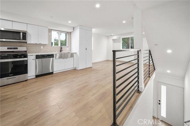 171 S Hoover, Los Angeles, CA 90004