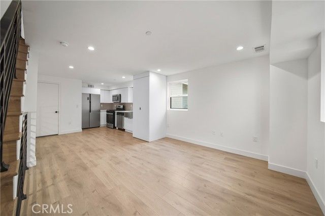 171 S Hoover, Los Angeles, CA 90004