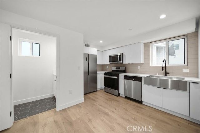 171 S Hoover, Los Angeles, CA 90004