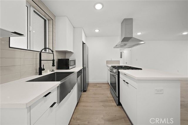 171 S Hoover, Los Angeles, CA 90004