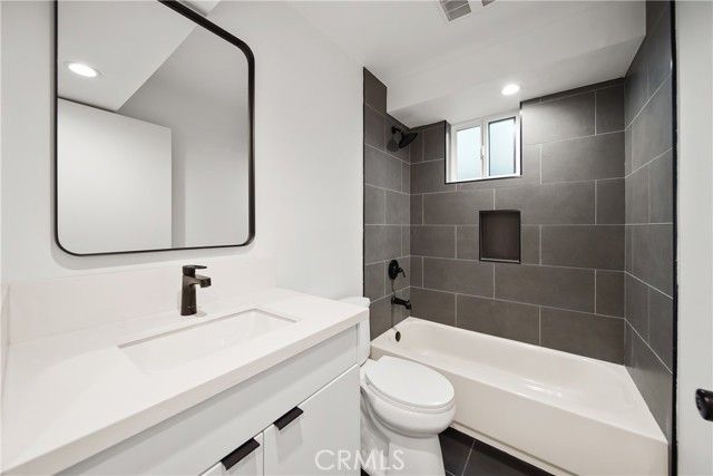 171 S Hoover, Los Angeles, CA 90004