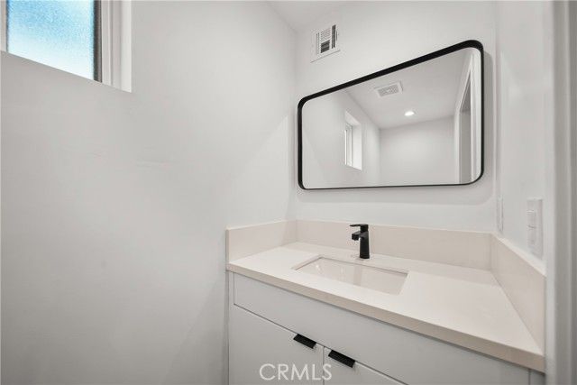 171 S Hoover, Los Angeles, CA 90004