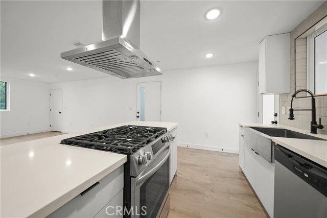 171 S Hoover, Los Angeles, CA 90004