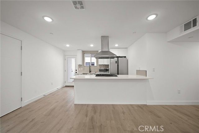 171 S Hoover, Los Angeles, CA 90004