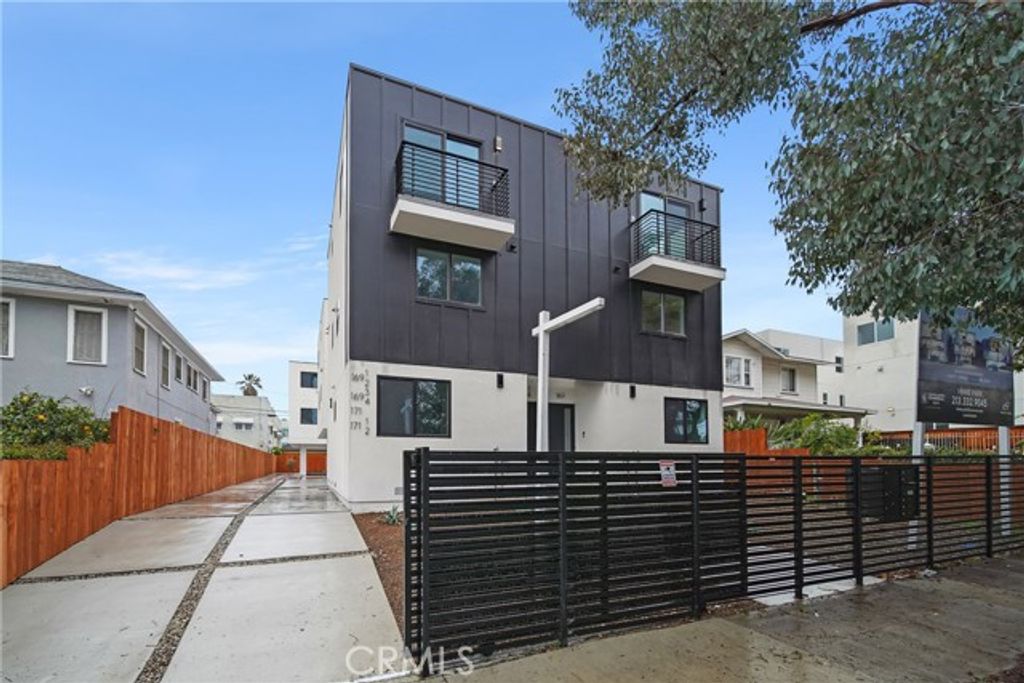 171 S Hoover, Los Angeles, CA 90004