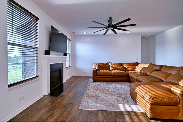 311 Dennis Lane, Oswego, IL 60543