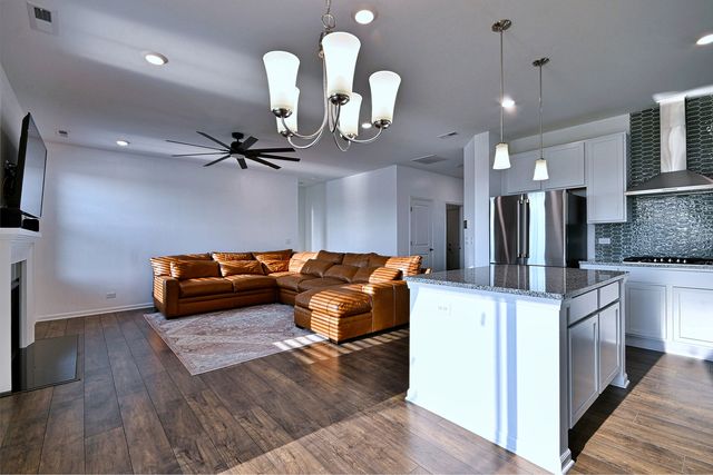 311 Dennis Lane, Oswego, IL 60543
