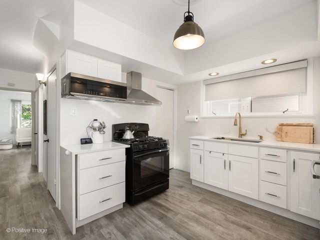 2710 N 74th Avenue N, Elmwood Park, IL 60707