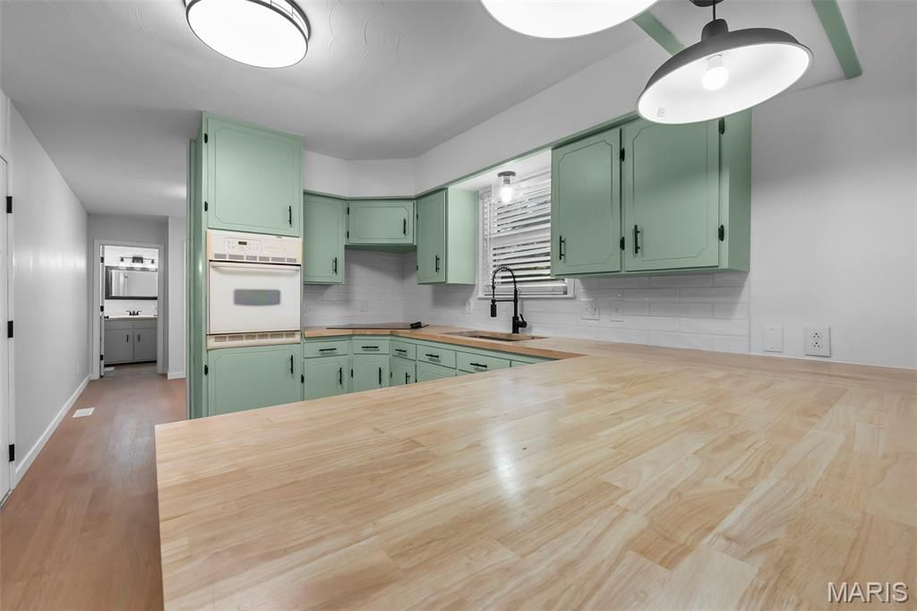 Image 14 of property listing at 5569 State Highway 72, Jackson, MO 63755