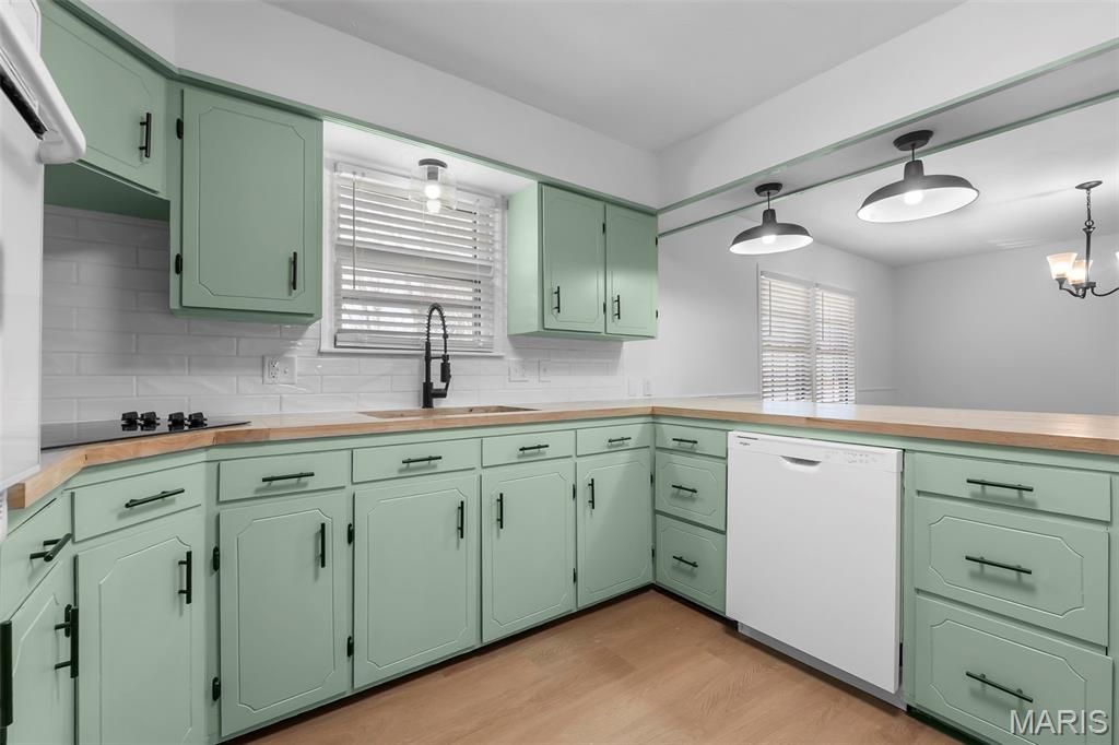 Image 15 of property listing at 5569 State Highway 72, Jackson, MO 63755