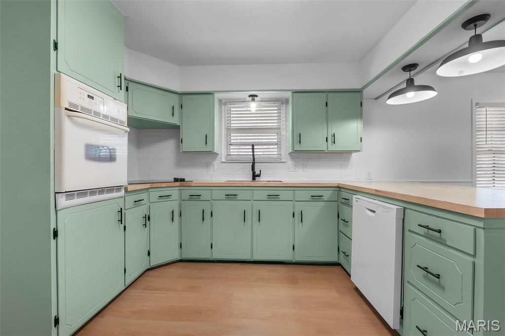 Image 16 of property listing at 5569 State Highway 72, Jackson, MO 63755