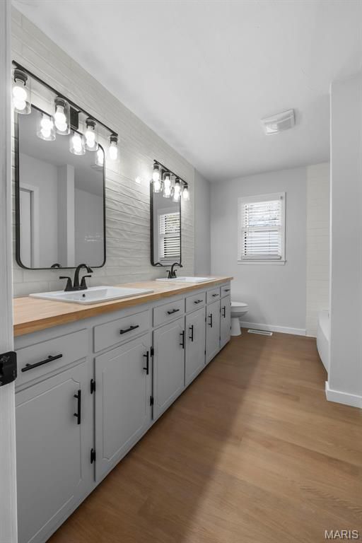 Image 22 of property listing at 5569 State Highway 72, Jackson, MO 63755