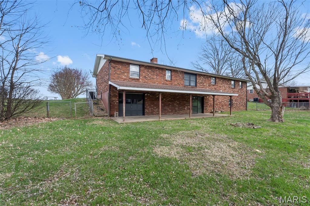 Image 6 of property listing at 5569 State Highway 72, Jackson, MO 63755