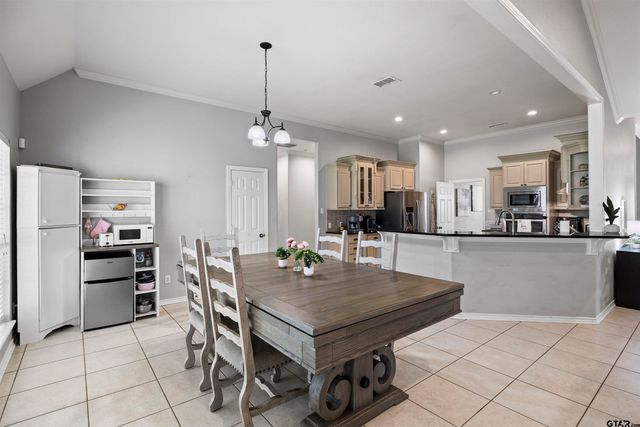618 Huntwick Ln, Tyler, TX 75703