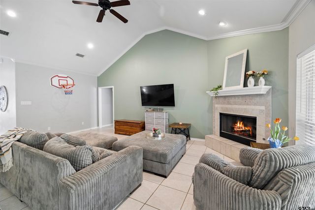 618 Huntwick Ln, Tyler, TX 75703