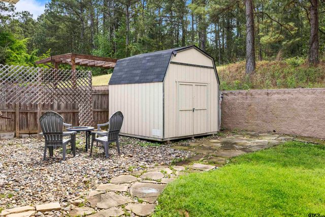 618 Huntwick Ln, Tyler, TX 75703