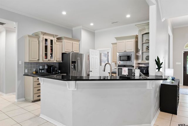 618 Huntwick Ln, Tyler, TX 75703