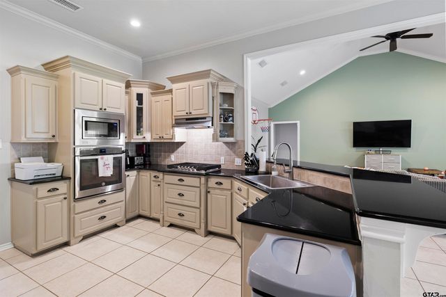 618 Huntwick Ln, Tyler, TX 75703