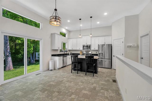 584 Lakewood Drive, Moscow Mills, MO 63362