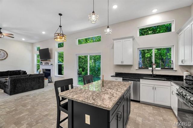 584 Lakewood Drive, Moscow Mills, MO 63362