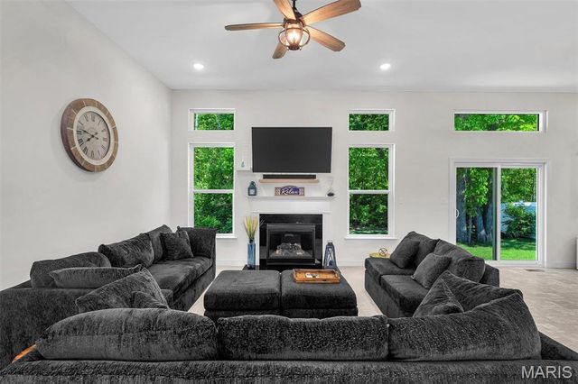 584 Lakewood Drive, Moscow Mills, MO 63362