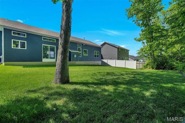 584 Lakewood Drive, Moscow Mills, MO 63362