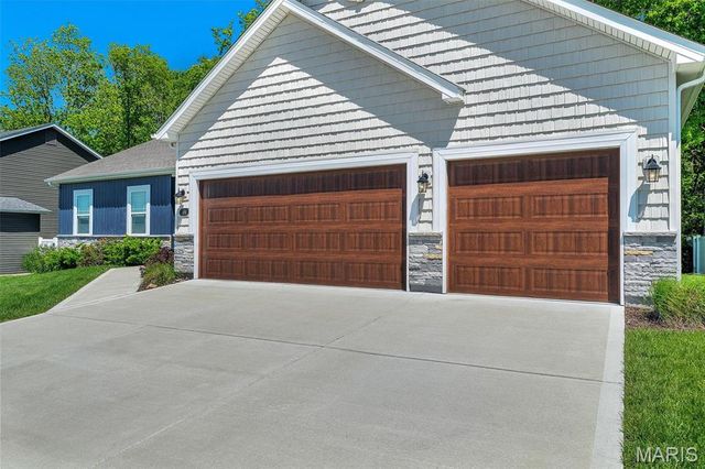 584 Lakewood Drive, Moscow Mills, MO 63362