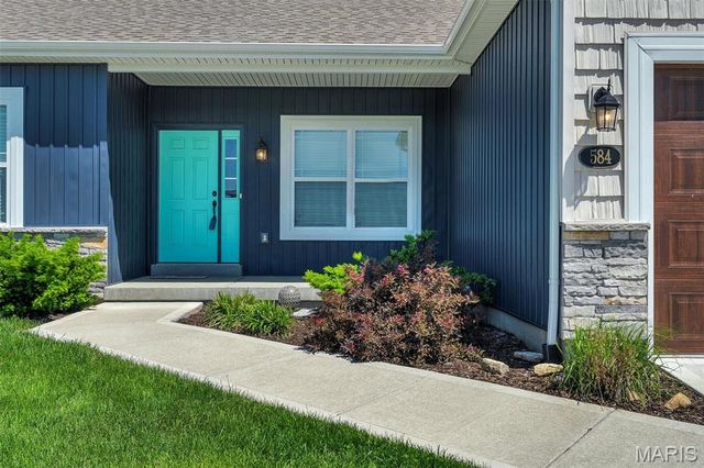 584 Lakewood Drive, Moscow Mills, MO 63362