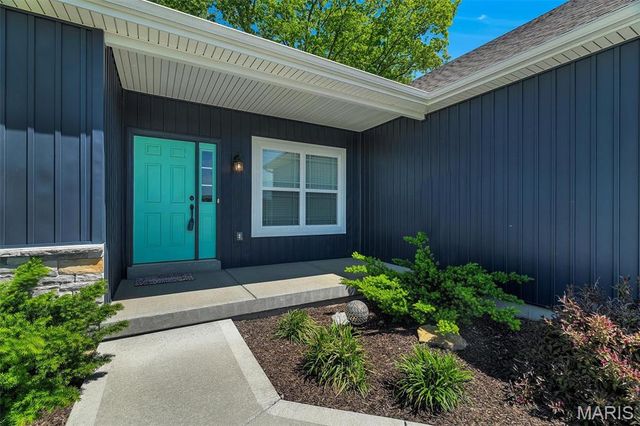 584 Lakewood Drive, Moscow Mills, MO 63362
