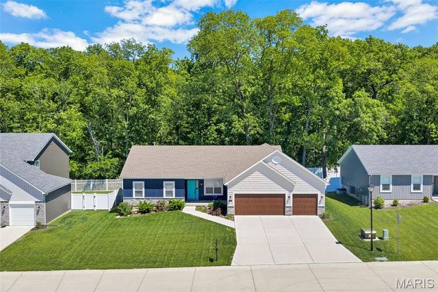584 Lakewood Drive, Moscow Mills, MO 63362
