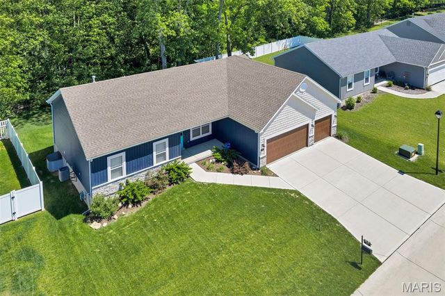 584 Lakewood Drive, Moscow Mills, MO 63362