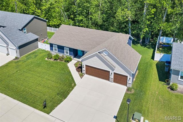 584 Lakewood Drive, Moscow Mills, MO 63362