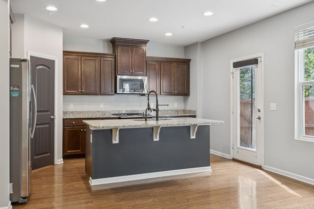 1001 Livingstone Ln, Mount Juliet, TN 37122