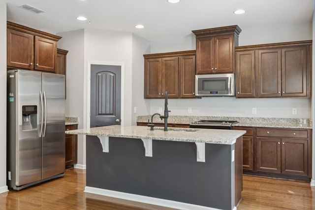1001 Livingstone Ln, Mount Juliet, TN 37122