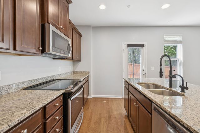 1001 Livingstone Ln, Mount Juliet, TN 37122