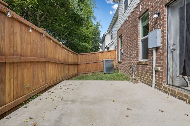 1001 Livingstone Ln, Mount Juliet, TN 37122