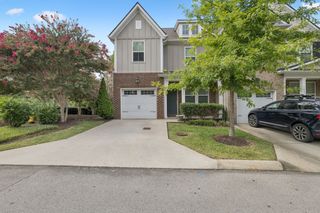 1001 Livingstone Ln, Mount Juliet, TN 37122