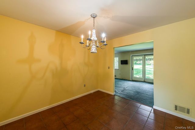 8 Knightsbridge C, Poughkeepsie, NY 12603