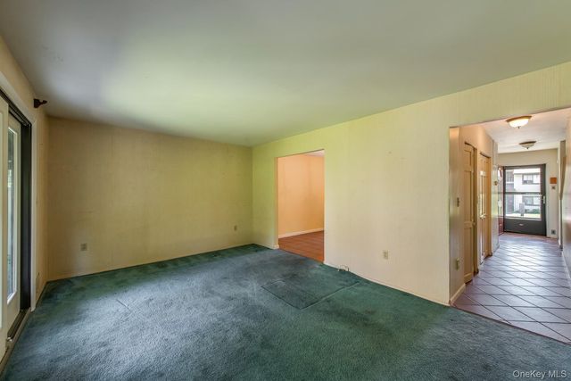 8 Knightsbridge C, Poughkeepsie, NY 12603