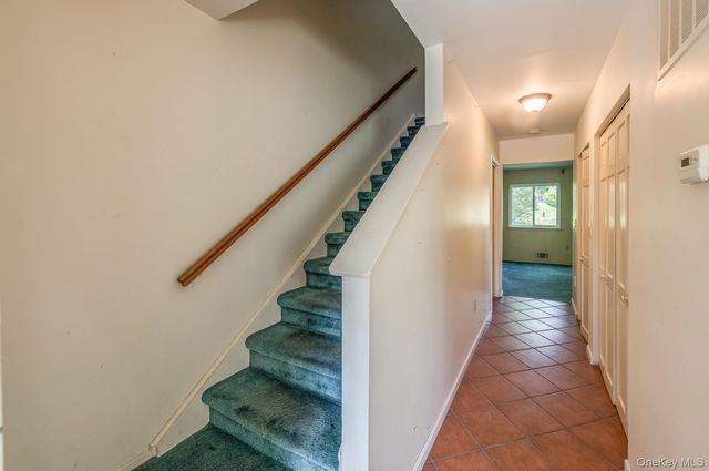 8 Knightsbridge C, Poughkeepsie, NY 12603